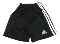 Černé sportovní funkční kraťasy s bílými pruhy a logem Adidas