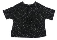 Černo-bílé puntíkaté vzorované oversize crop tričko s překřížením F&F