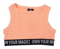 Neonově oranžový žebrovaný crop top s nápisy Page one young