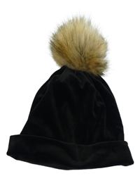 Černá sametová čepice s bambulí 