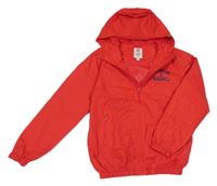 Červená šusťáková lehká bunda s nápisem a kapucí Franklin a Junior 