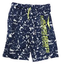 Tmavomodro-bílé vzorované sportovní kraťasy s nápisem Ergeenomixx