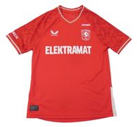 Červeno-bílé sportovní tričko s nápisy a číslem Castore 