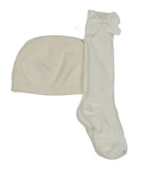 2set - smetanová čepice + bílé žebrované nadkolenky s mašlemi 