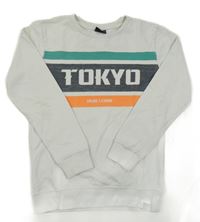 Bílá mikina s nápisem Tokyo 