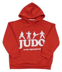Červená teplá mikina s judisty a kapucí